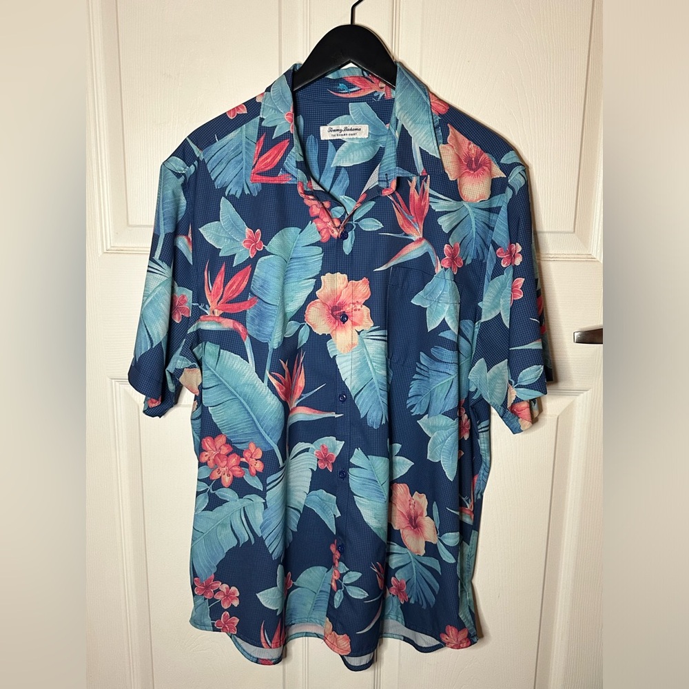 Tommy Bahama Button Down